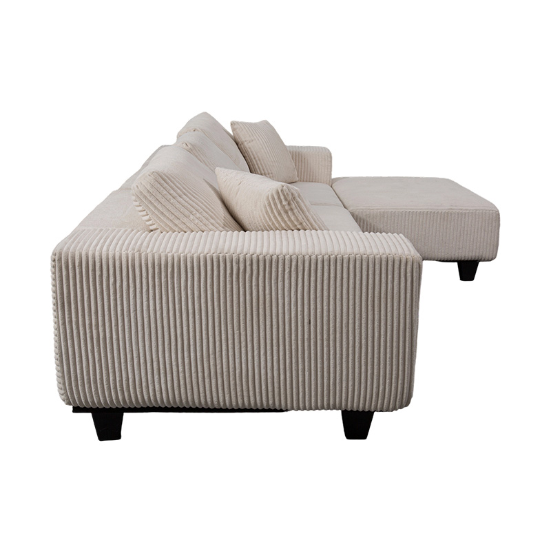 Stor L-formet hjørnesofa i off-white cordfløyel med moderne minimalistisk design